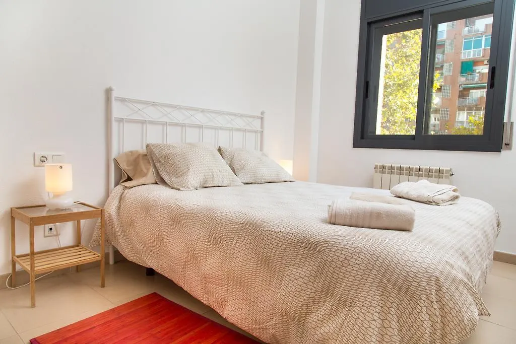 New & Sunny Apartment Barcellona