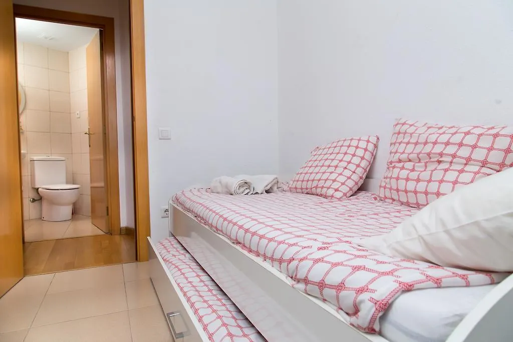 New & Sunny Apartment Barcelona